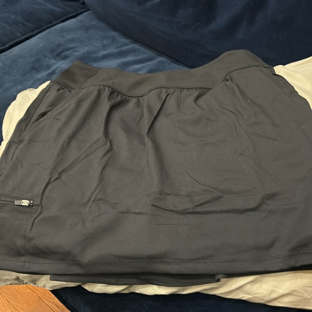 NWOT Zuda Athletic Skort sz M
18 3/4 long
Inseam 5.5”
80% polyester 20% spandex